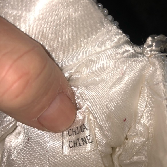 Cream Clutch with Intricate Paisley Pattern and Textured Finish - Picture 2 of 4